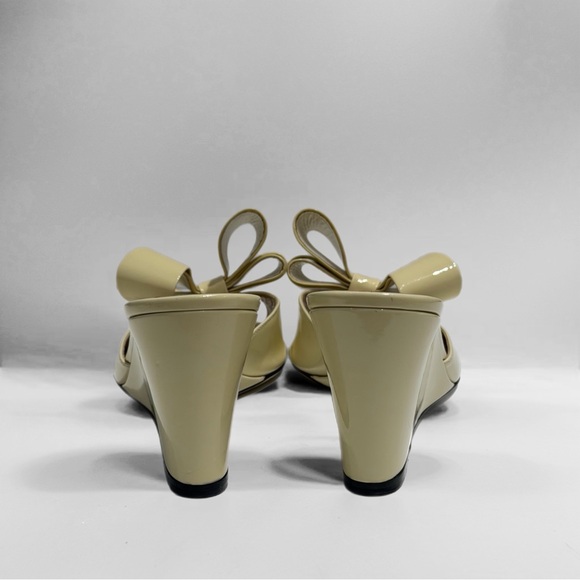 🚨Valentino Garavani Ivory Patent Bow Wedge Sandals 38.5 - Picture 7 of 14